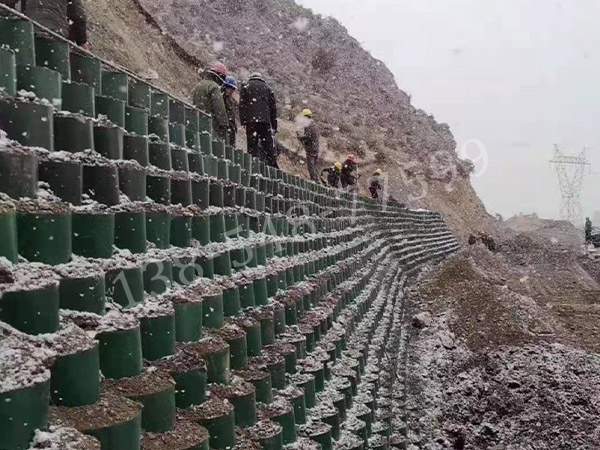 土工格室：高效加固与防护的工程材料