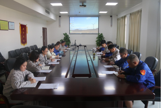 职工会议审议年度报告与集体合同 推动企业民主管理