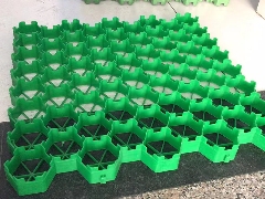 植草格：解决停车场绿化与承重矛盾的新型环保建材