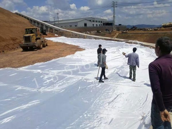 高韧聚酯有纺土工布铺设要点与应用解析
