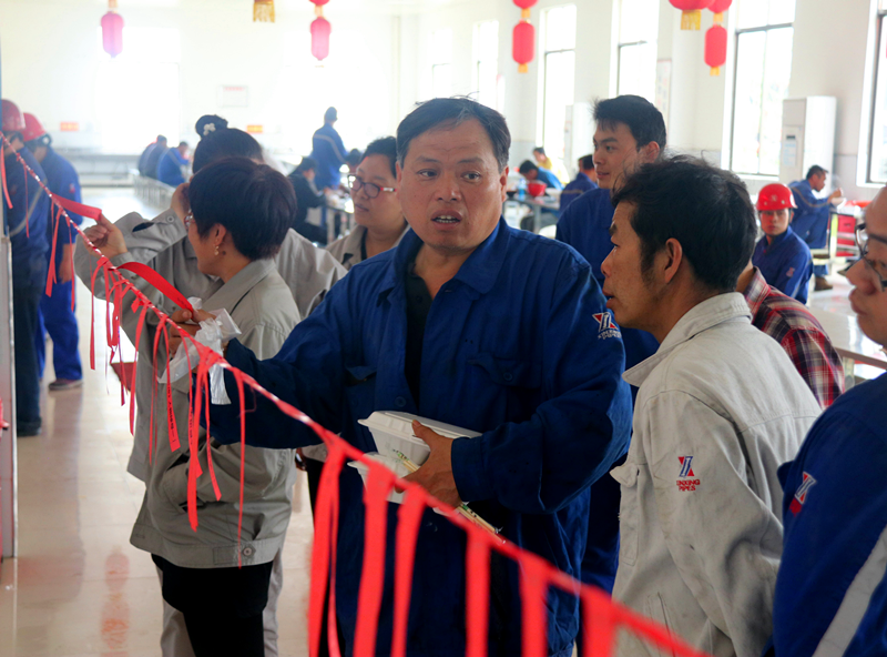 广东新兴铸管举办“喜乐元宵、美味相随”猜灯谜活动