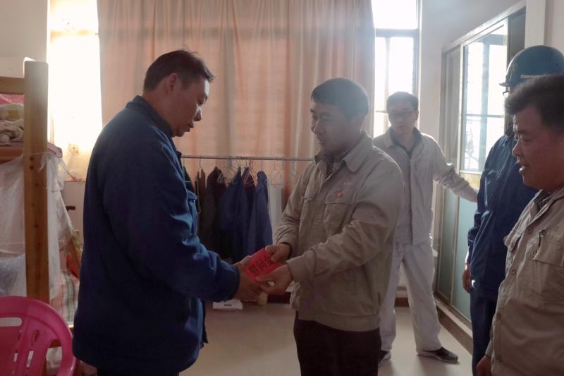 广东新兴开展迎新春“送温暖”活动