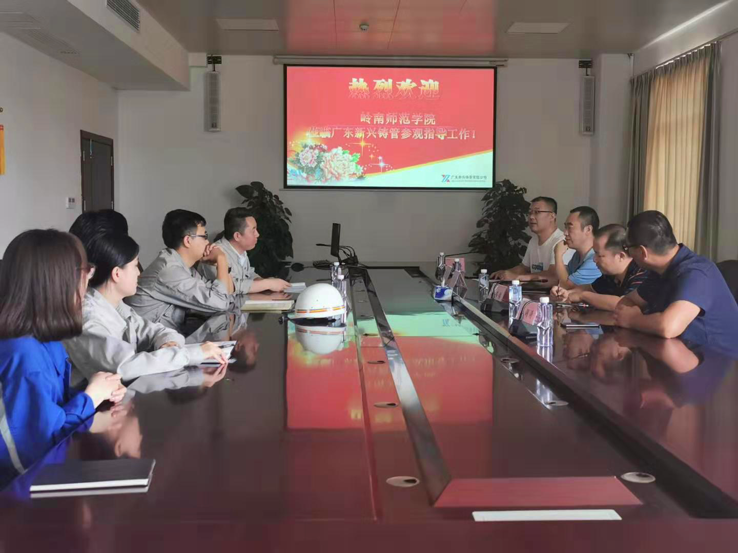 加快人才队伍培养，深化企校战略合作