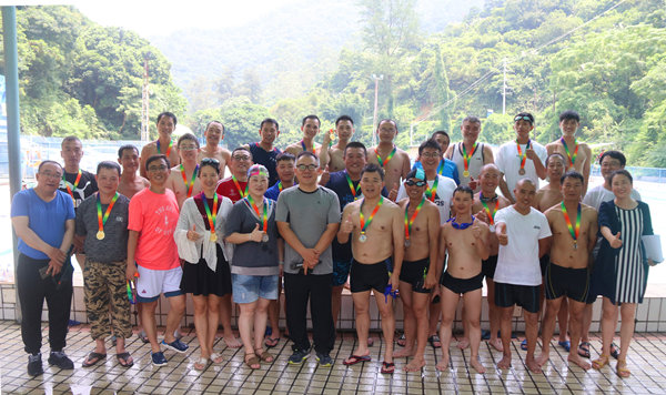 公司游泳比赛趣味竞技两不误｜职工家庭乐享活力现场