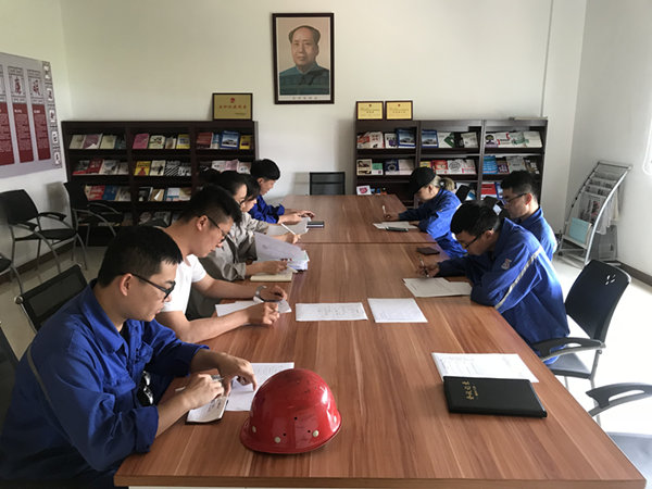 公司团委学习传达“不忘初心、牢记使命”主题教育