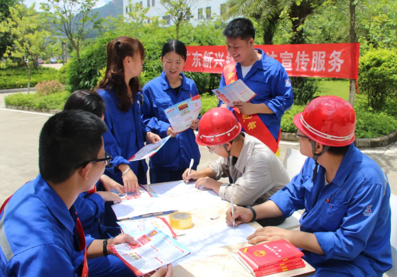 弘扬宪法精神 建设法治强企——公司组织机关团员青年开展宪法普法宣传活动