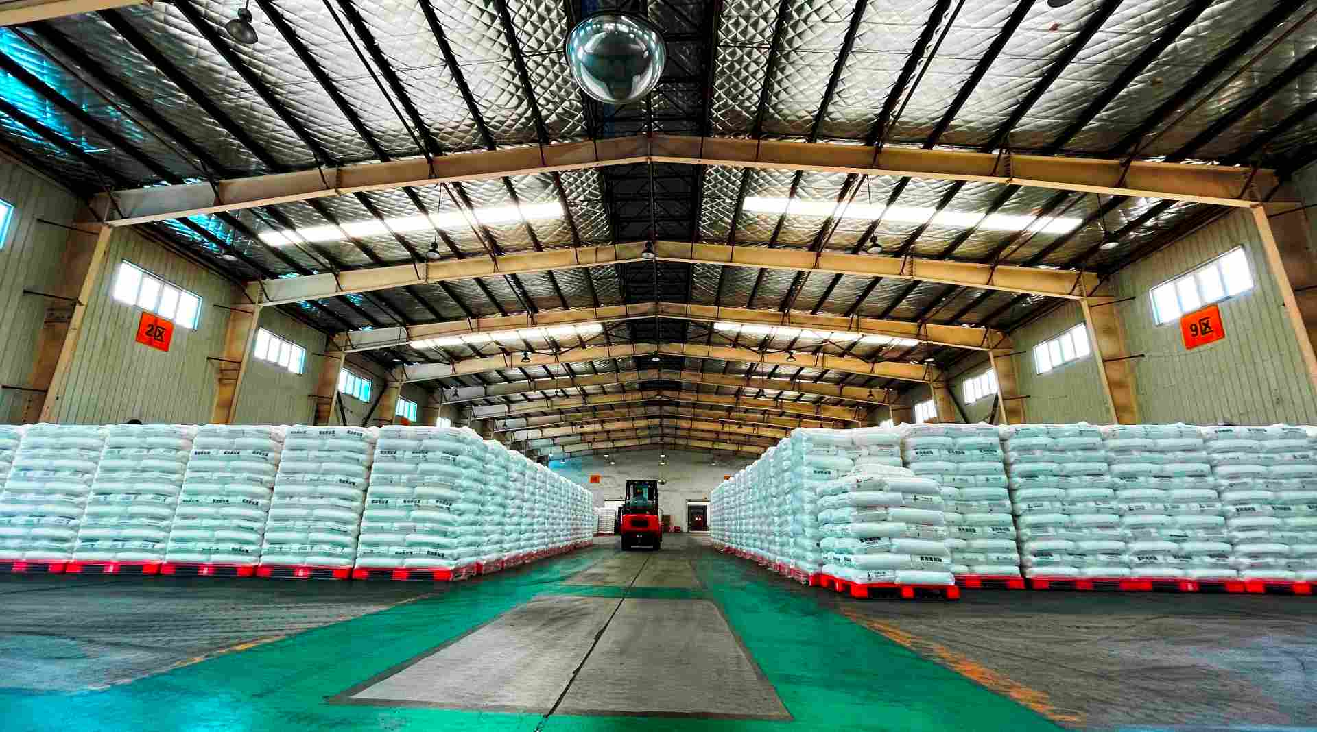 扬子石化“两手抓”保证塑料产品发货质量(图2)