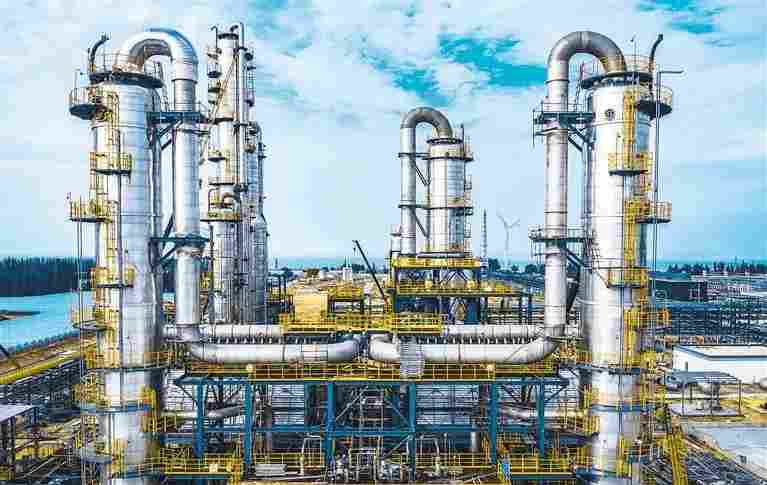 世界最大单体聚碳酸酯装置落地海南,高新材料产业实现重大突破(图1) 世界最大单体聚碳酸酯装置落地海南,高新材料产业实现重大突破(图1)