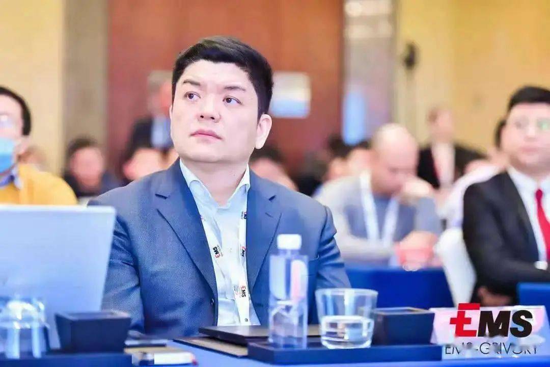 点击进入看图评论 新能源汽车市场趋势与技术产品创新前沿洞察(图4)