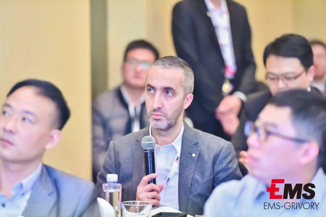 点击进入看图评论 新能源汽车市场趋势与技术产品创新前沿洞察(图42)