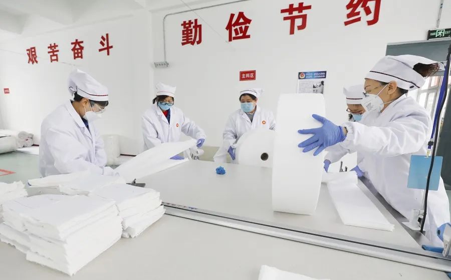 中石油:6条口罩生产线火速建成!熔喷料、熔喷布齐了!(图3) 中石油:6条口罩生产线火速建成!熔喷料、熔喷布齐了!(图3)